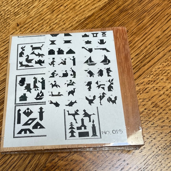 Beautiful wood puzzle in a leather case-NWOT - Picture 3 of 5